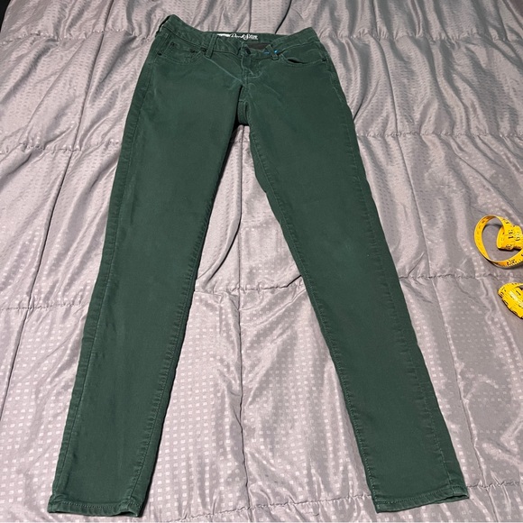 Old navy the rockstar green jeans size 4 paint marks - Picture 5 of 8